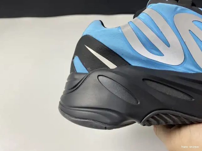 hype 700 Boost MNVN ADIDAS GZ3079 'Bright Yeezy Cyan' 0526